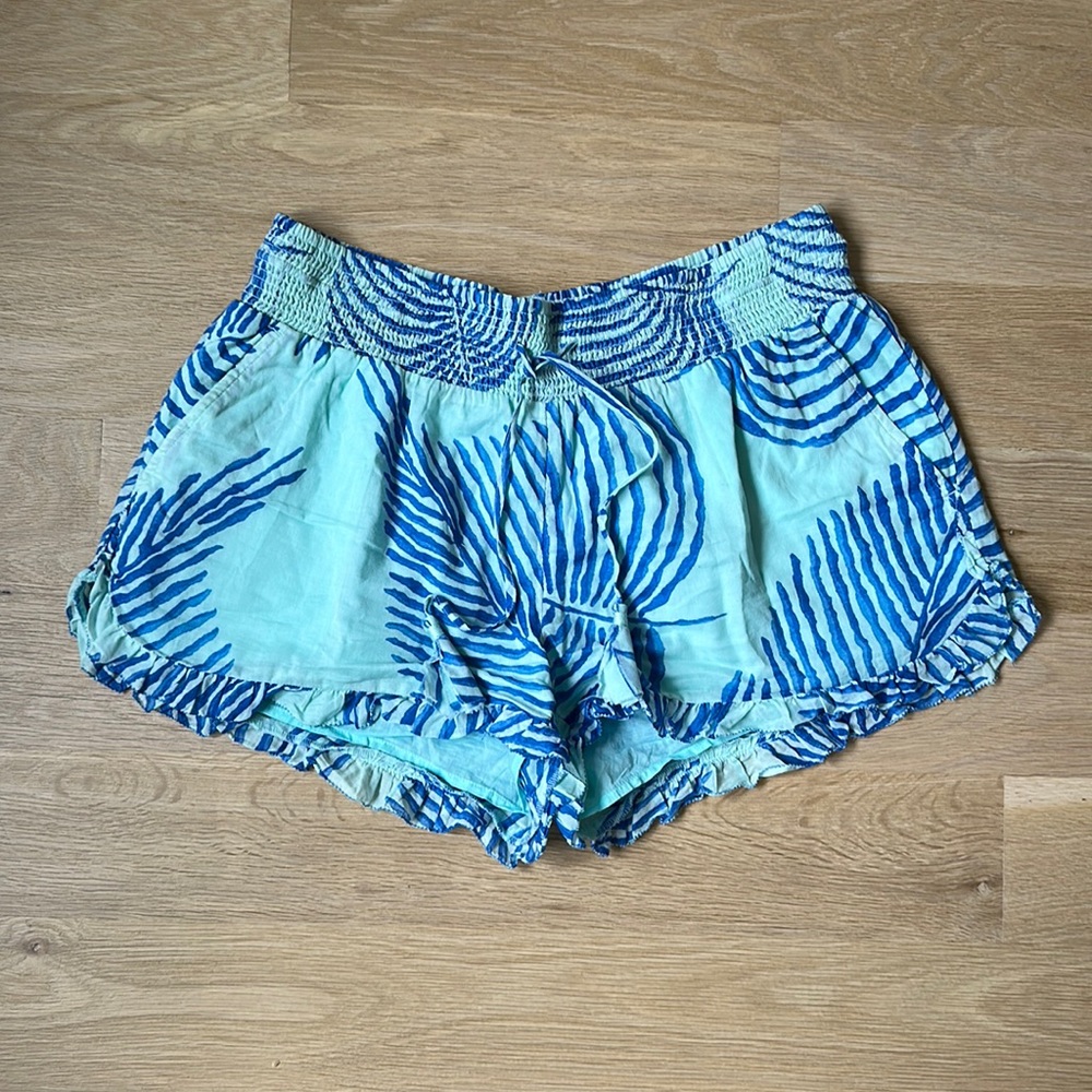 Vineyard Vines Women’s Size M blue shorts.